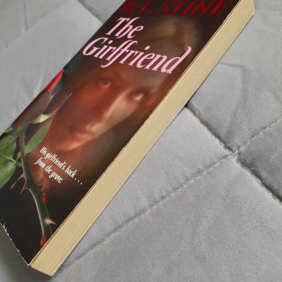 Point Thriller Ser. The Girlfriend by R. L. Stine (2004, Digest Paperback) - Picture 4 of 14
